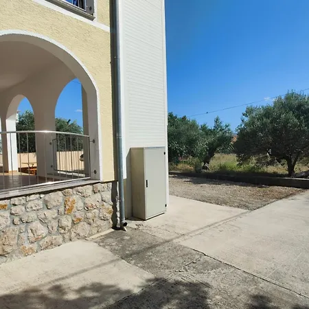 Remi Apartamento Starigrad Paklenica